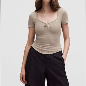 NWT!🍋🍋Lululemon Hold Tight Sweetheart Short Sleeve Shirt🍋🍋. Size 10.